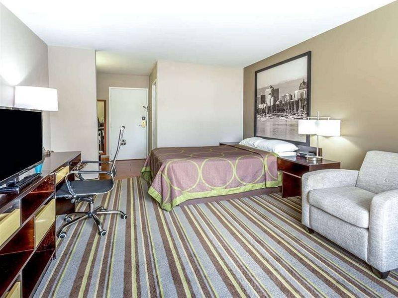 Delavan Inn And Suites Extérieur photo