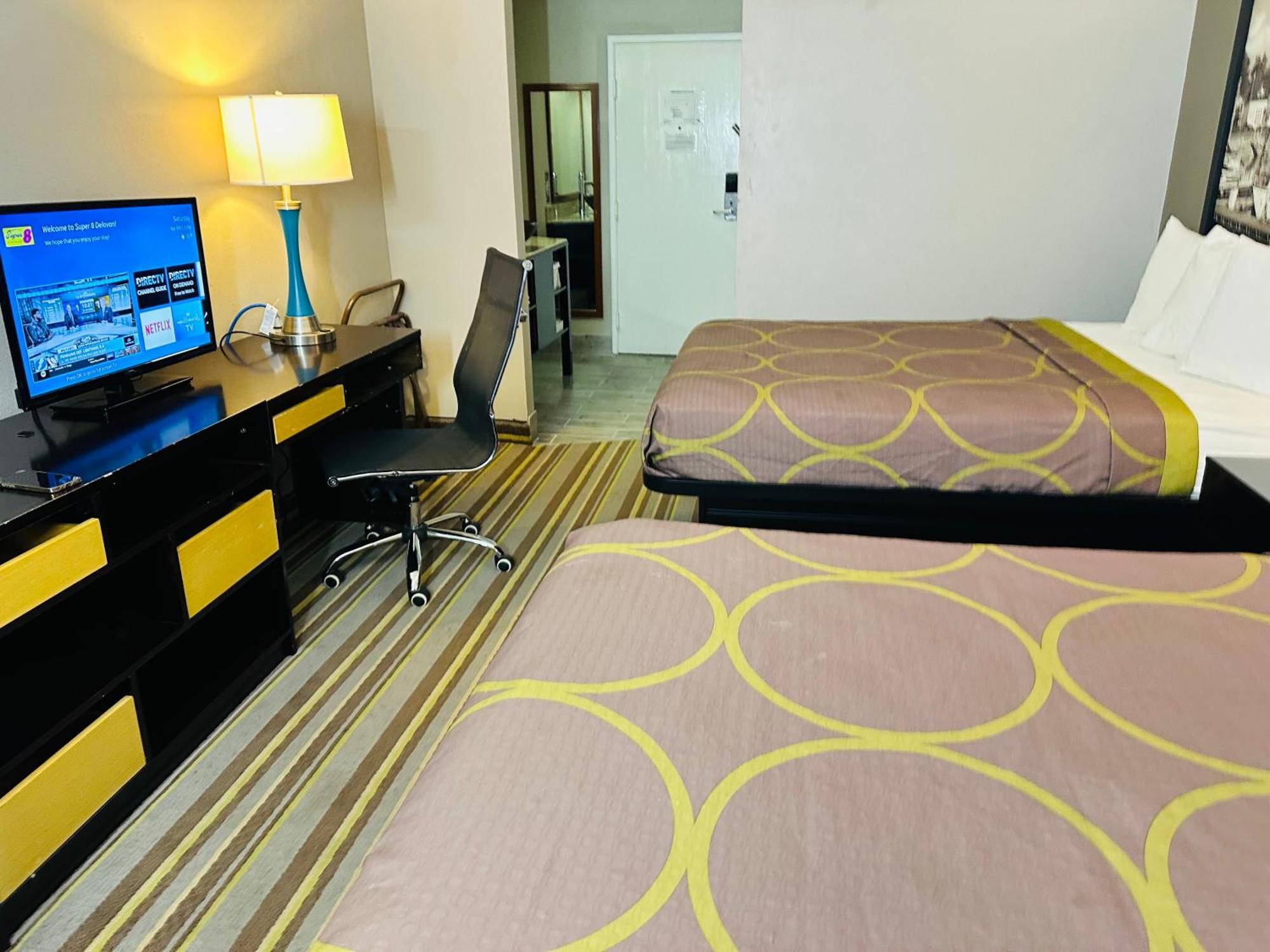 Delavan Inn And Suites Extérieur photo